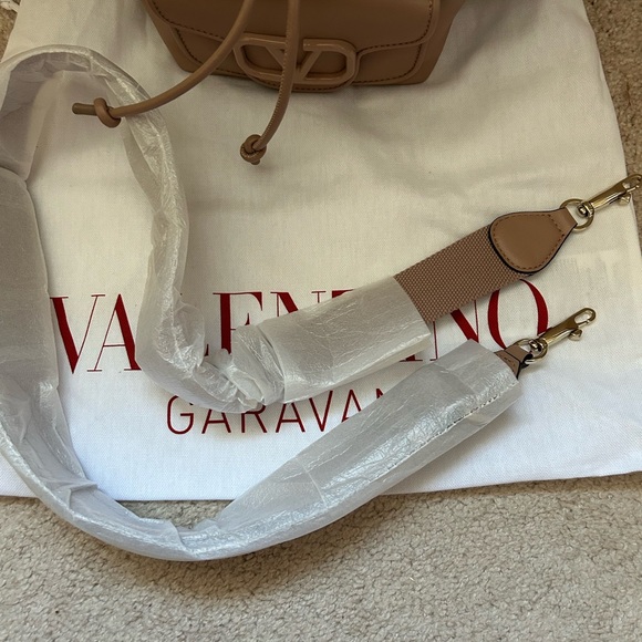 Valentino Garvani Calfskin Loco bucket bag - Picture 10 of 11